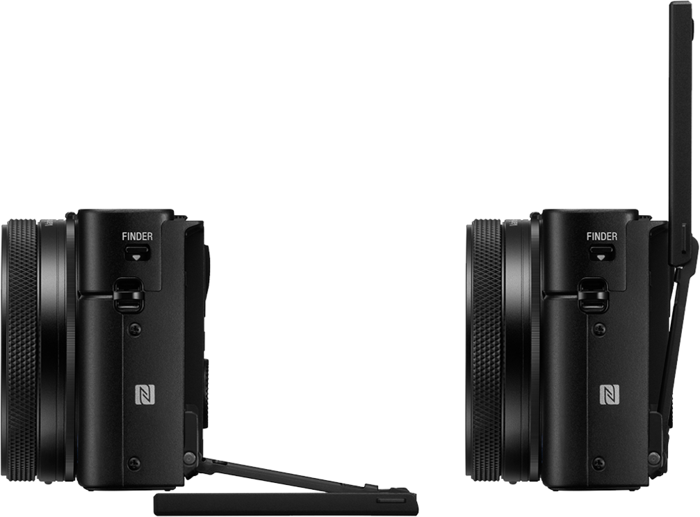 Due fotocamere nere affiancate. La sinistra ha un mirino. Entrambe hanno il simbolo 'N' per NFC.