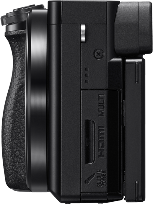 Seitenansicht einer schwarzen Kamera mit Objektiv und Anschlüssen.