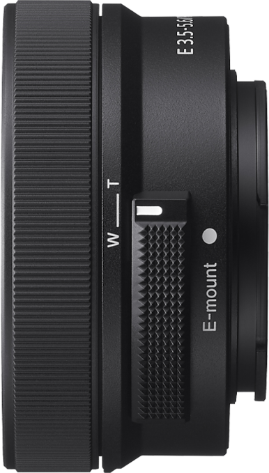 Schwarzes Kameraobjektiv, Seitenansicht. Hat Fokus- und Zoomringe mit 'W' und 'T' und 'E-Mount' beschriftet.