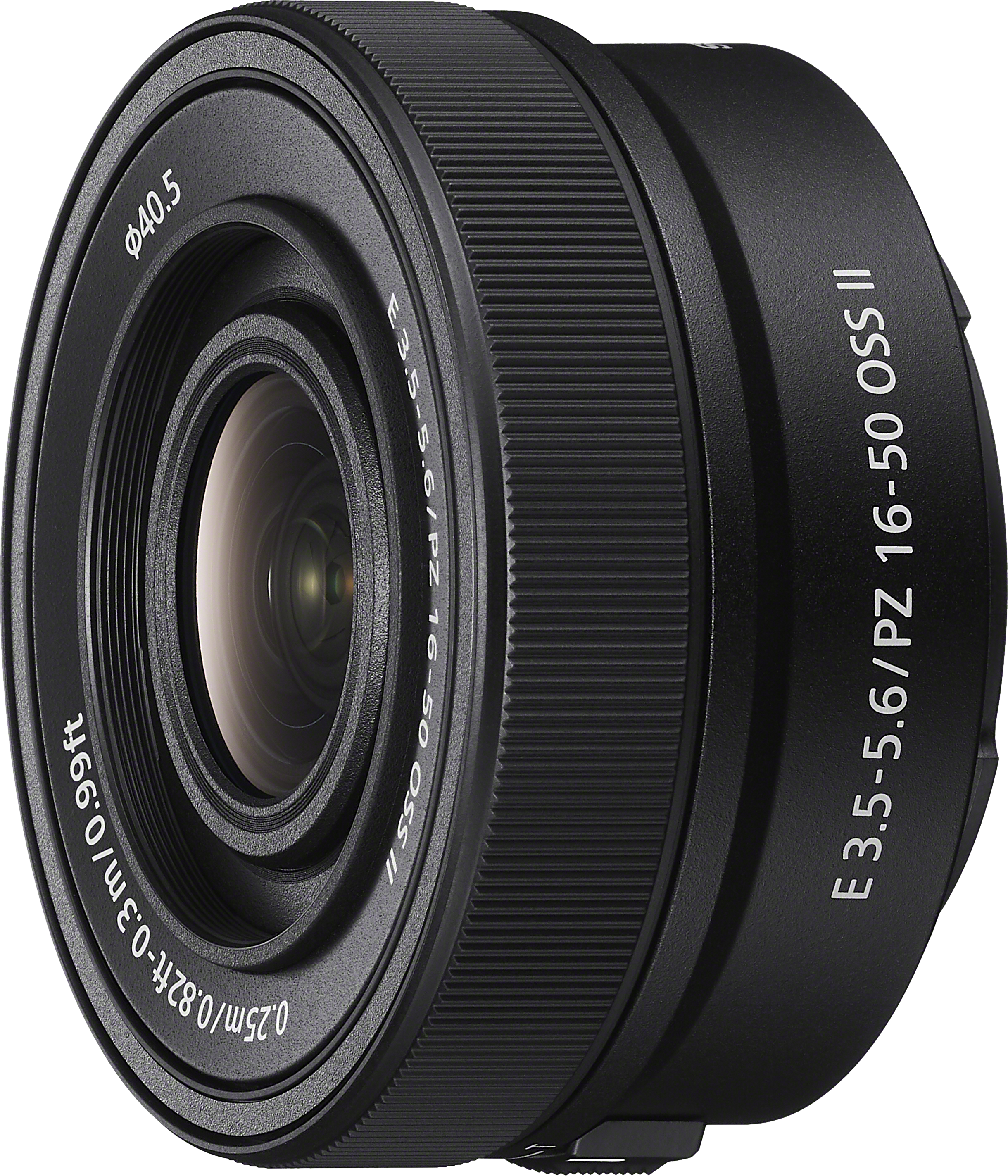 Obiettivo della fotocamera nero con paraluce, contrassegnato con numeri e lettere, su sfondo bianco.