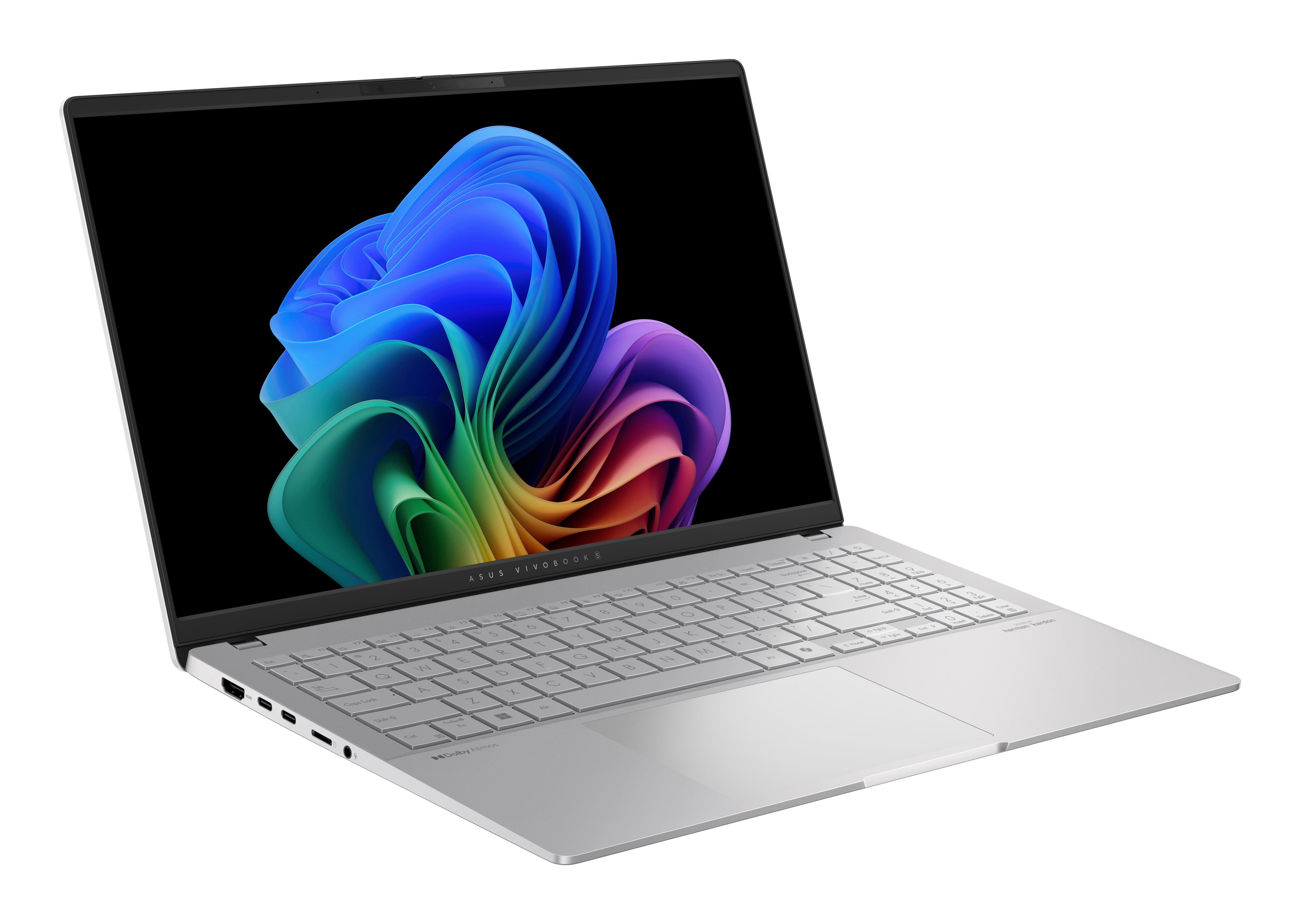 Ein silberner Laptop mit einem Bildschirm, der bunte abstrakte Kunst zeigt, geöffnet auf weißer Oberfläche.