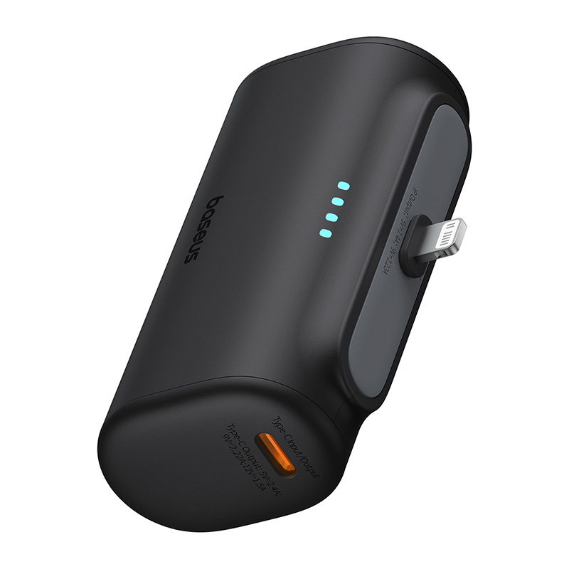 Fekete power bank szürke tetővel, kék fényjelzőkkel, Lightning porttal.
