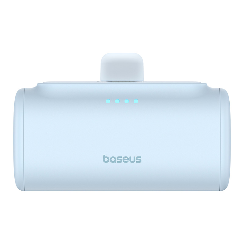 Világoskék power bank három kék fénnyel. A „baseus” szó a power bankon van.