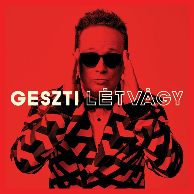 Egy napszemüveges férfi a fején a kezével, piros háttérrel, GSZTI LÉTVÁGY szöveggel.