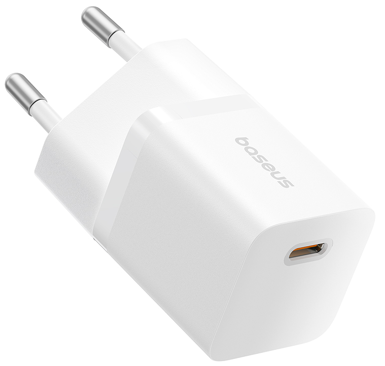 Egy fehér Baseus töltő két tüskével és USB-C porttal, szögben bemutatva.