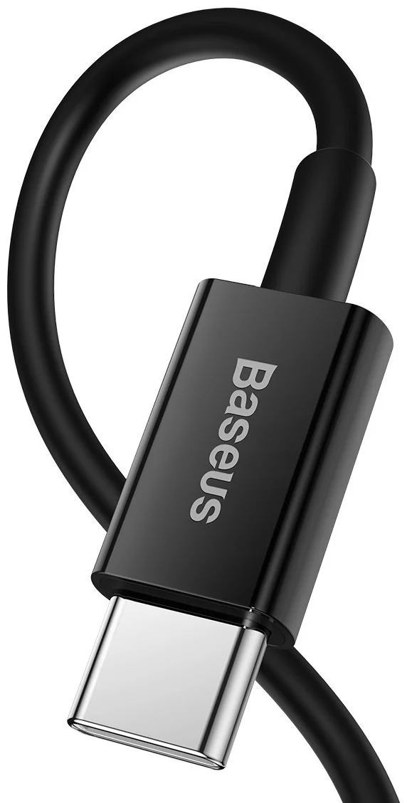 Fekete USB-C kábel 'Baseus' felirattal és csatlakozóval.