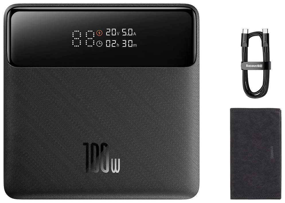 Egy fekete power bank digitális kijelzővel. Egy fekete kábel és egy fekete tok jobbra.