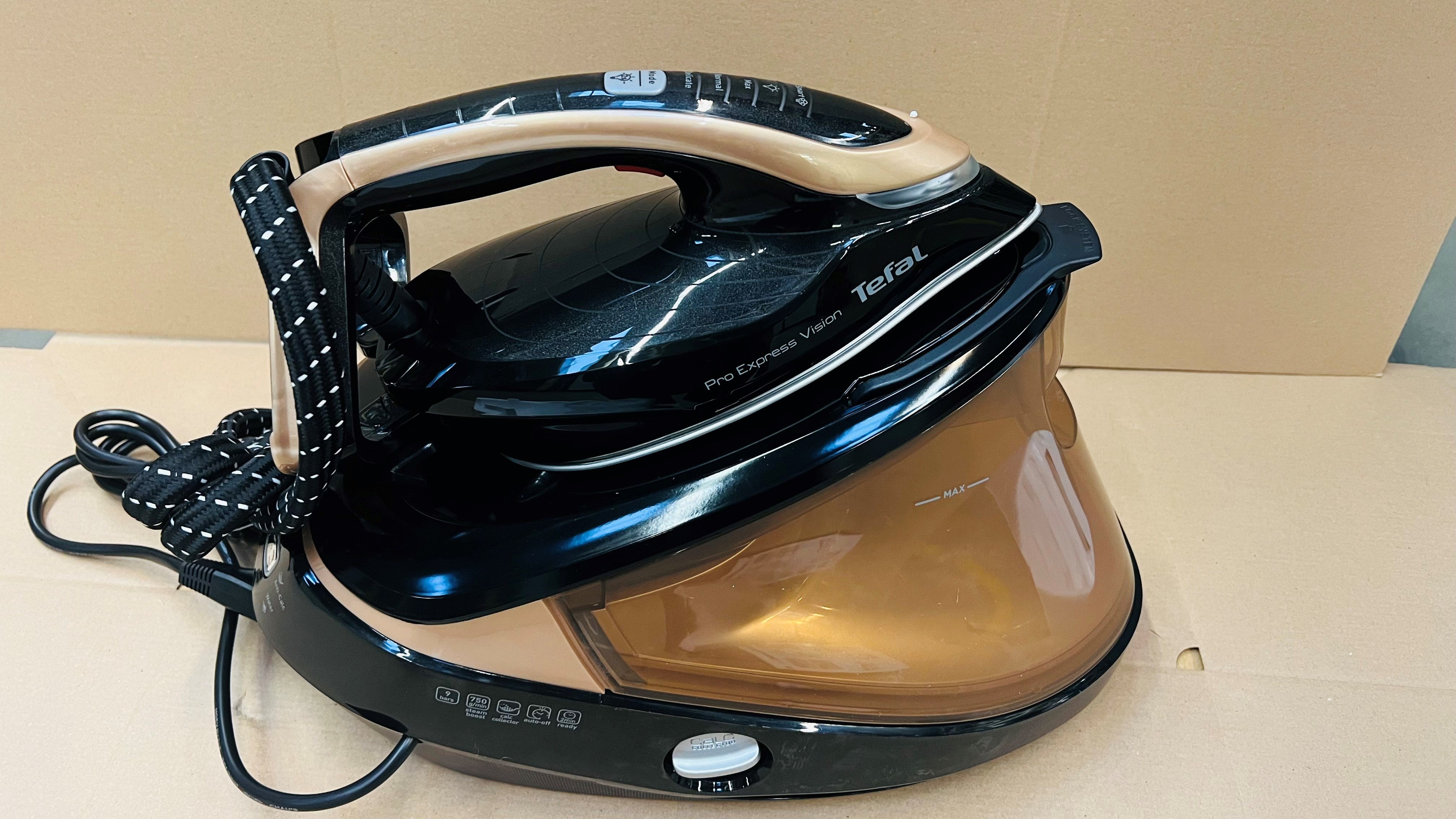 OUTLET - Generator pary TEFAL GV9820 Pro Express Vision z oświetleniem LED