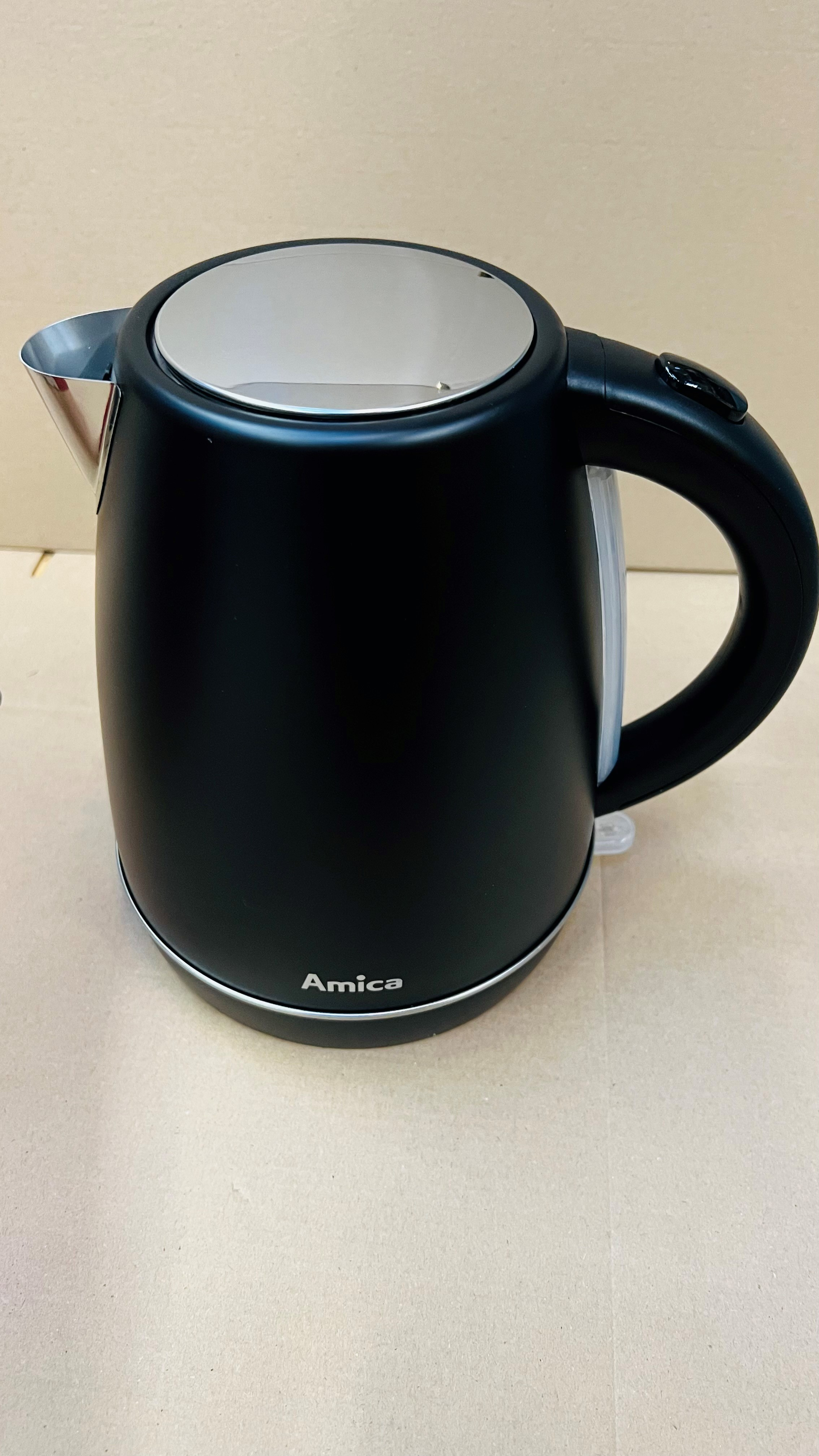 OUTLET - Czajnik bezprzewodowy AMICA KF 4030  2200 W, 1,7l