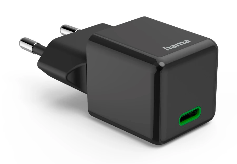 Czarna ładowarka kostkowa Hama z dwoma bolcami i zielonym portem USB-C.