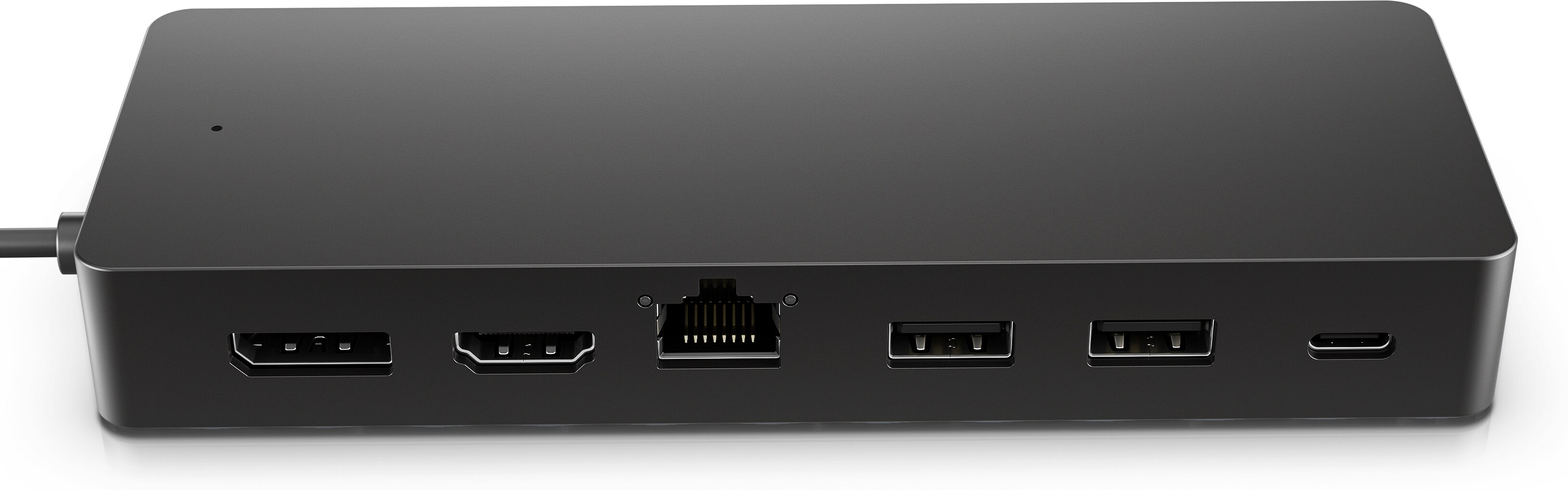 Schwarzer Multiport-Hub mit mehreren Anschlüssen. Weißer Hintergrund.