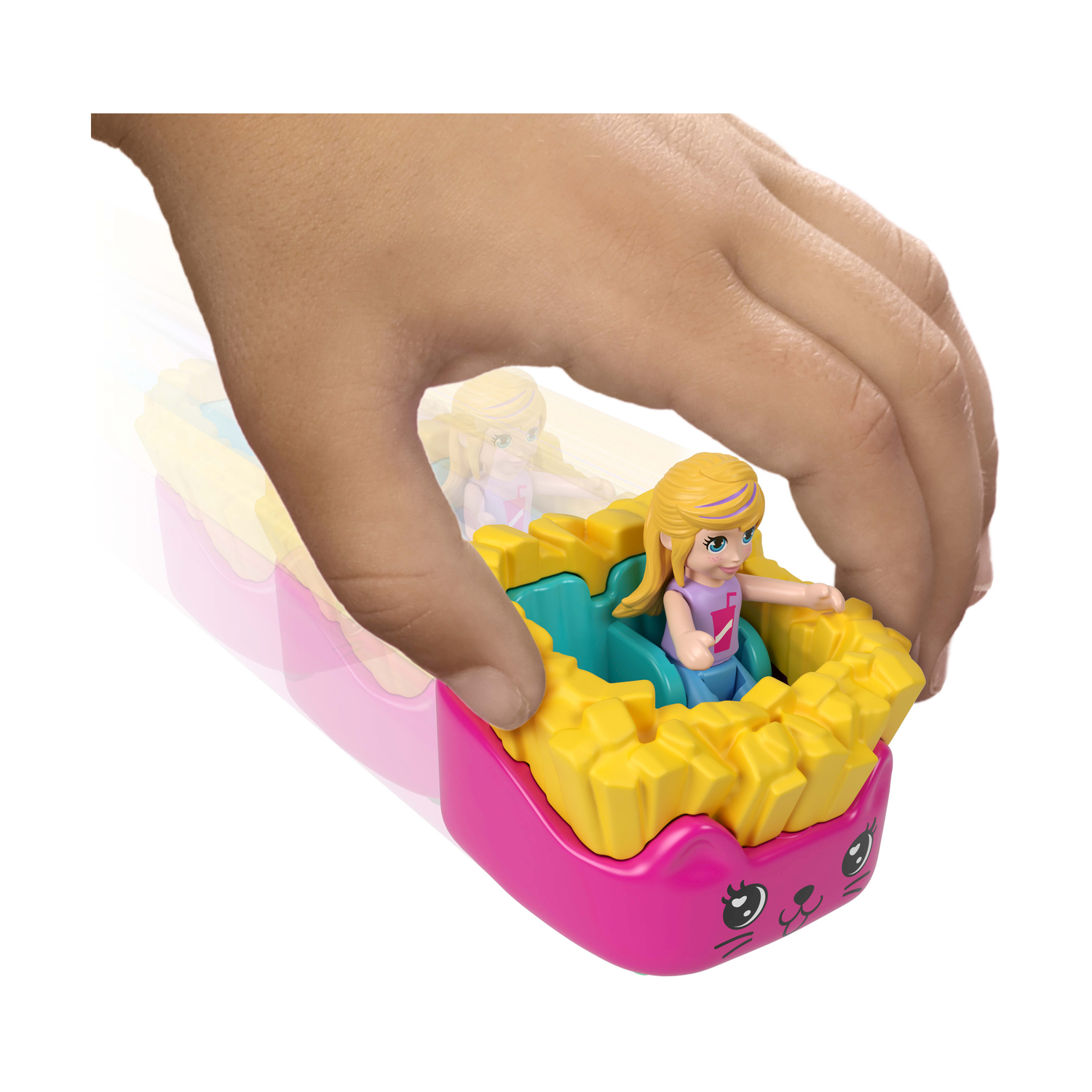 Una mano che spinge un contenitore di patatine fritte giocattolo con una ragazza dentro, rosa e giallo.