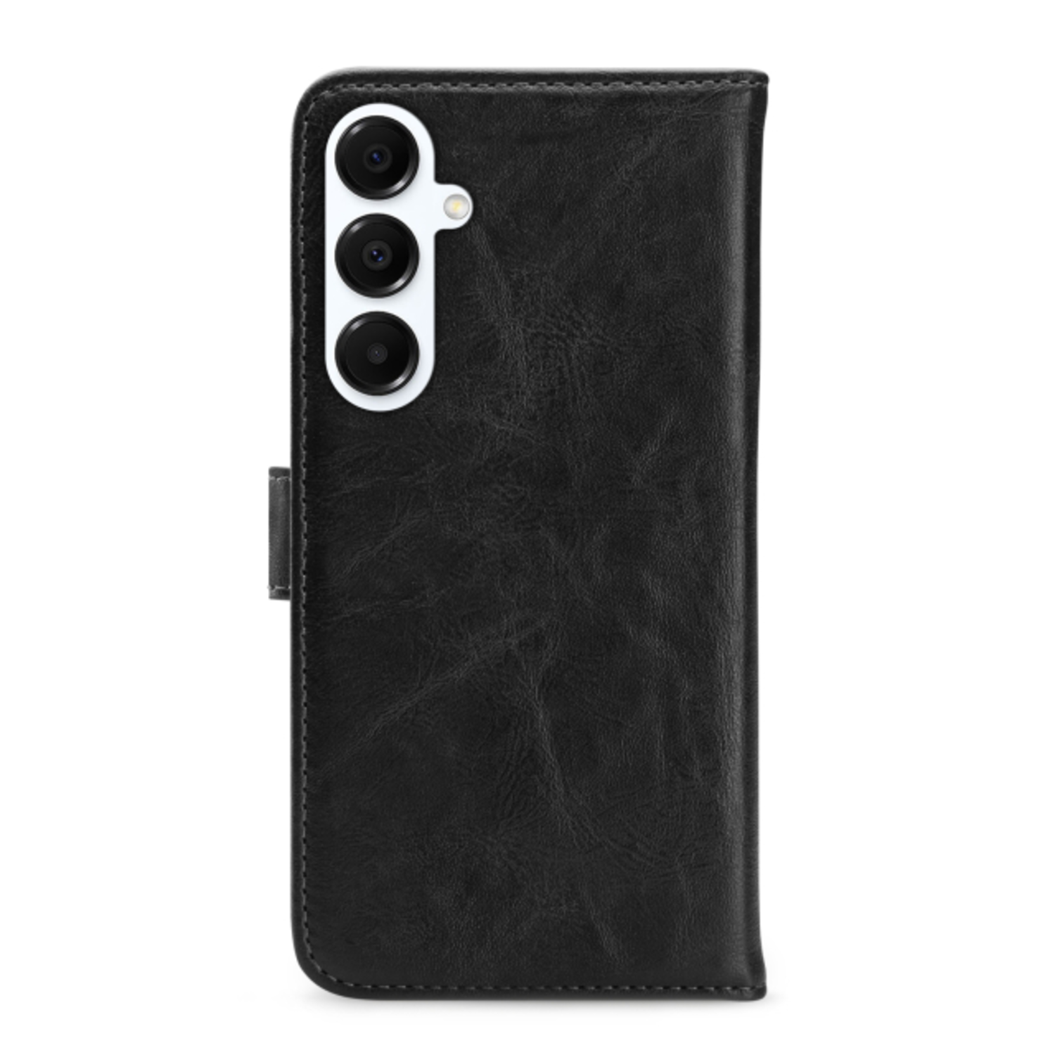 Étui de téléphone en cuir noir avec trois caméras, fond blanc.