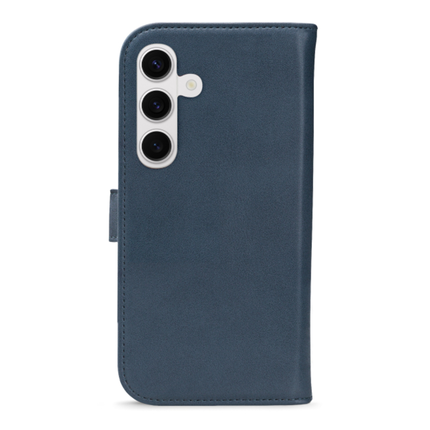 Blauwe telefoonhoes gesloten. De telefoonhoes heeft drie camera's.