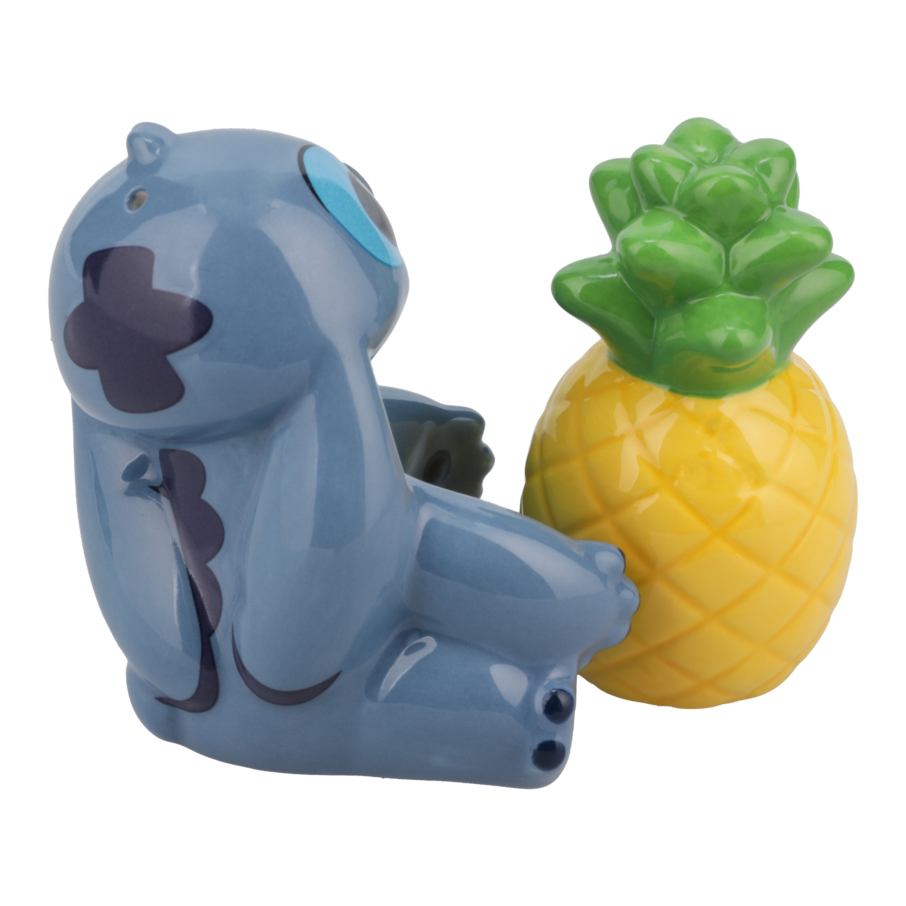 Stitch- und Ananas-Salz- und Pfefferstreuer. Weißer Hintergrund.