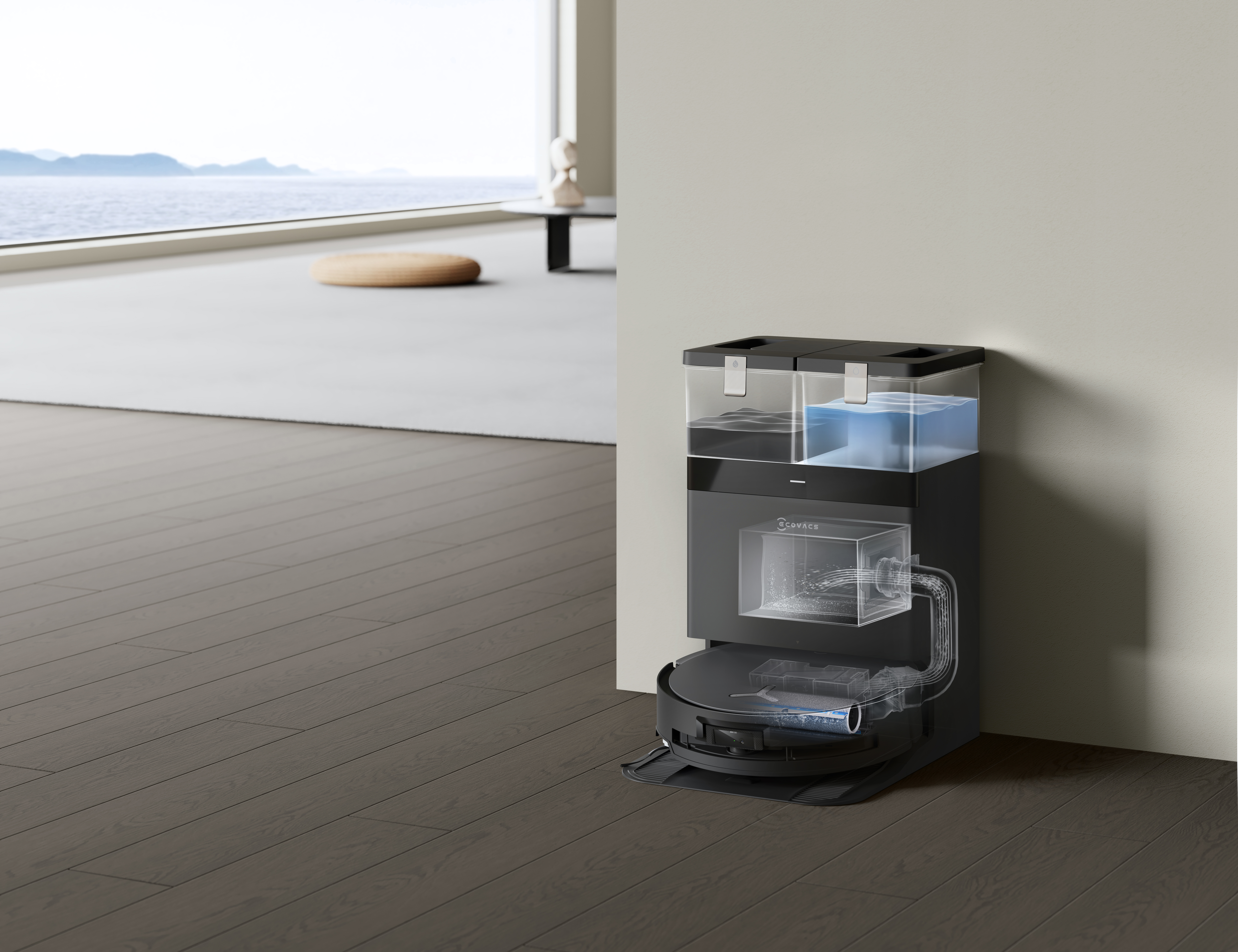 Ein schwarzer Roboter-Staubsauger mit freier Sicht ins Innere. Im Hintergrund ein Wohnzimmer.