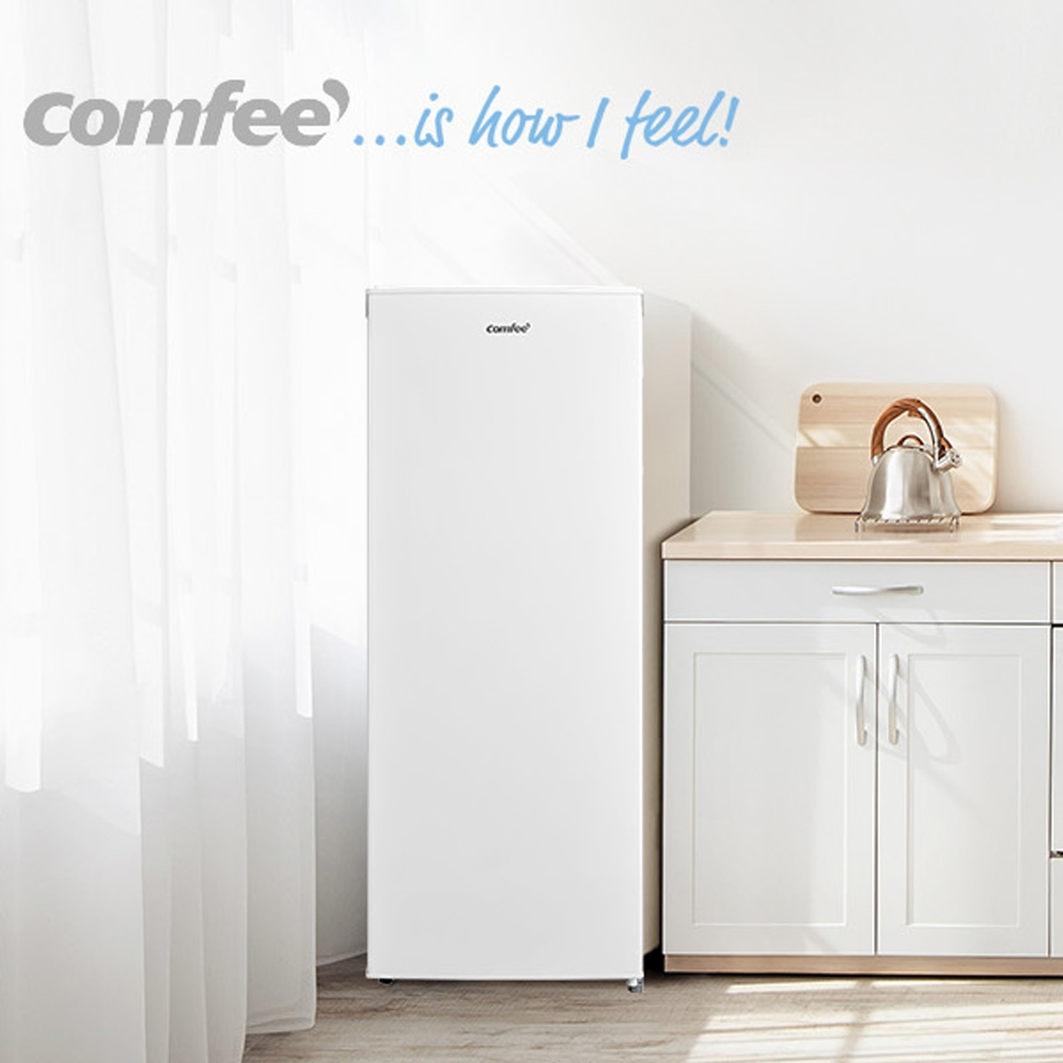 Frigorifero Comfee in un ambiente cucina.