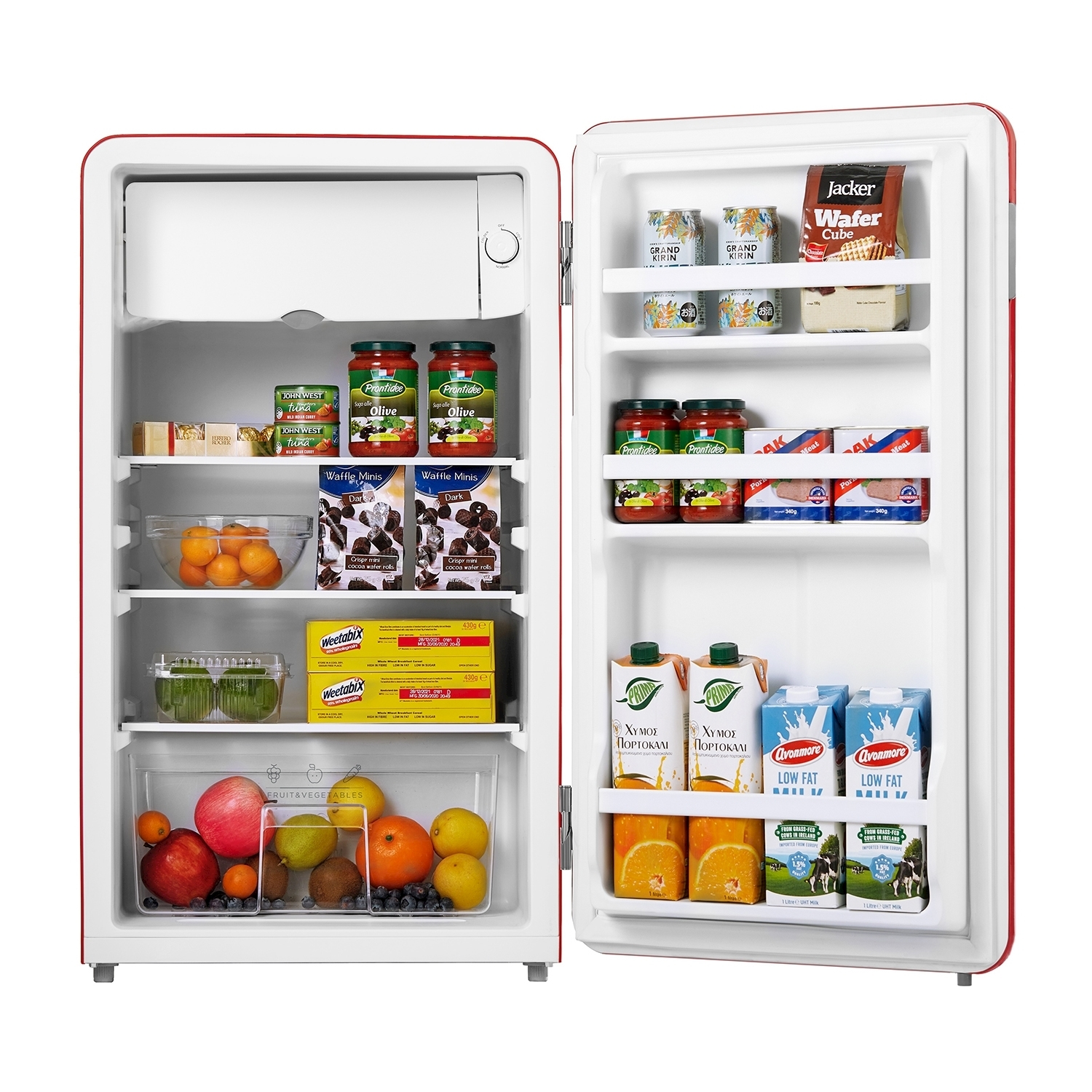 Un frigorifero con la porta aperta, che mostra ripiani pieni di generi alimentari.