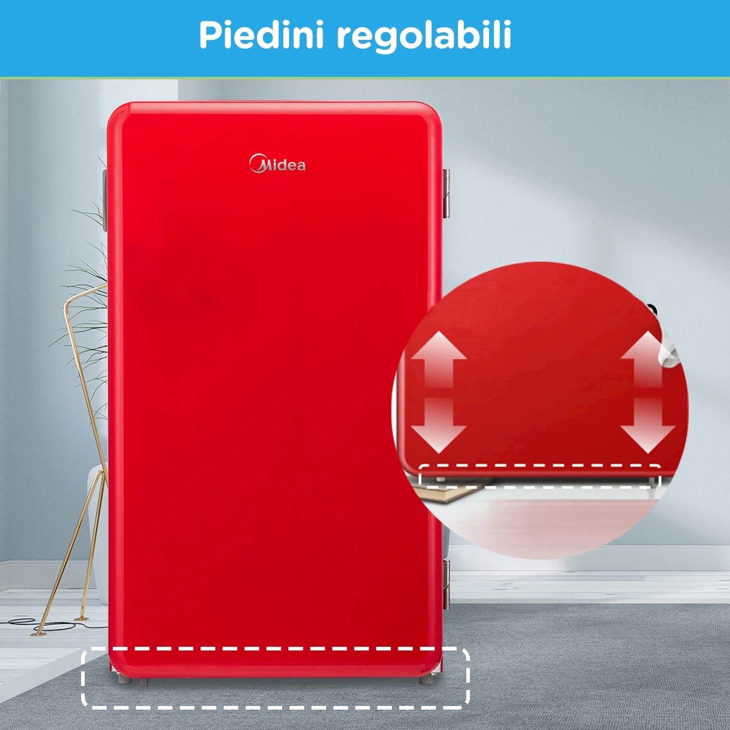 Un mini-frigorifero Midea rosso con piedini regolabili, su un tappeto grigio chiaro.