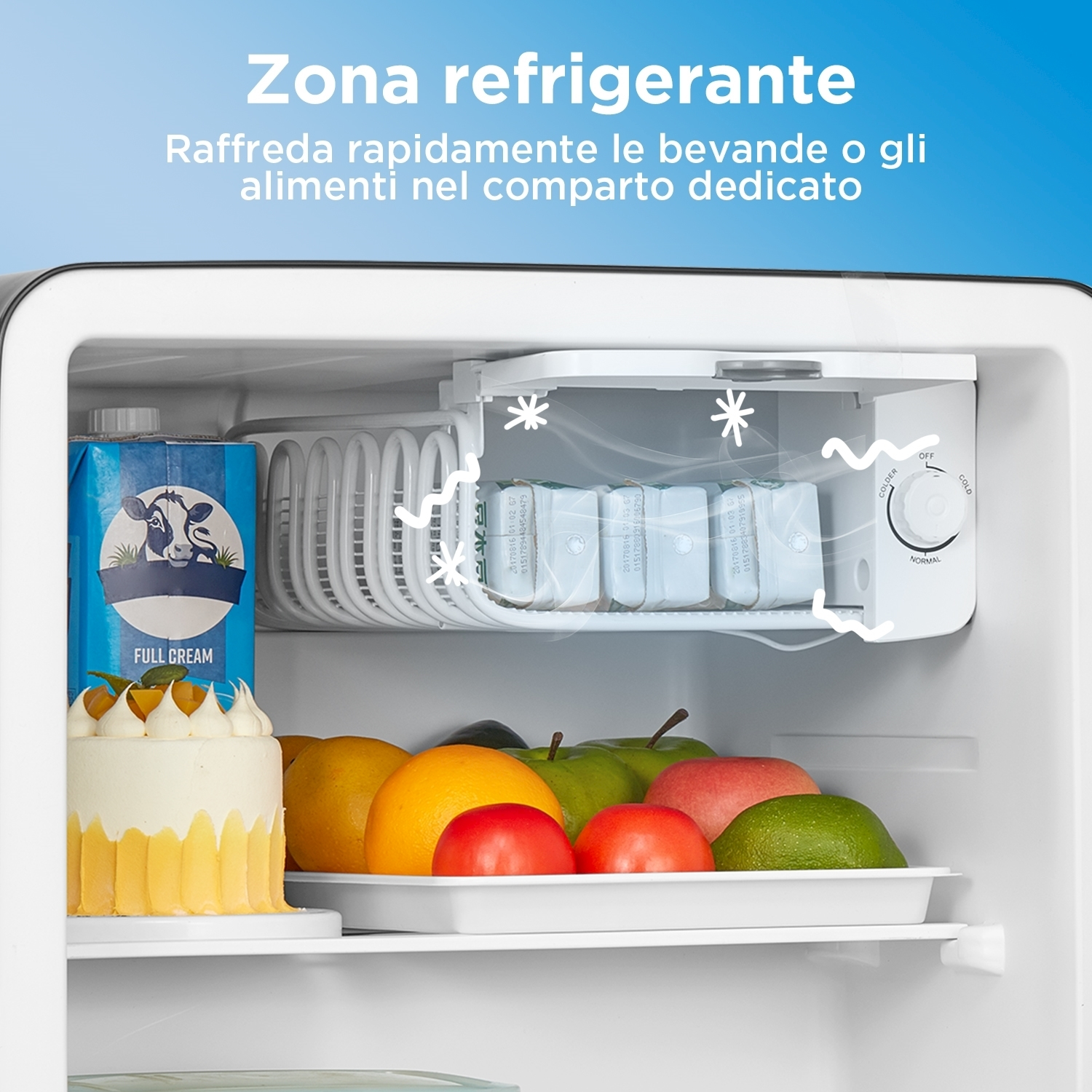 Interno del frigorifero con cibo e ghiaccio sintetico. Tema blu e bianco.