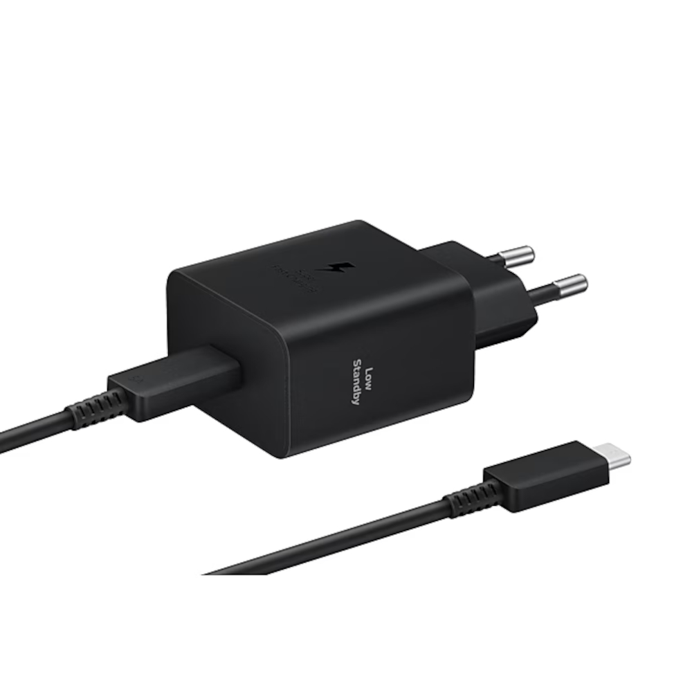 Ein schwarzes Samsung-Ladegerät mit einem USB-C-Kabel. Das Ladegerät hat einen Stecker für europäische Steckdosen.
