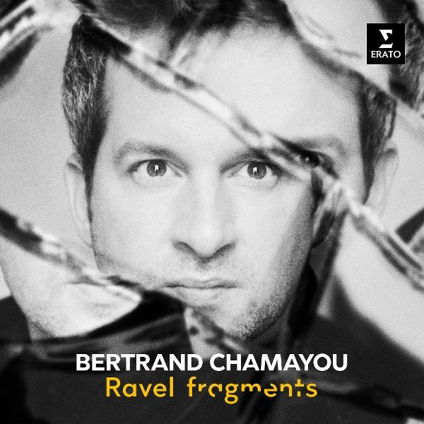 Albumcover: Gesicht eines Mannes durch zerbrochenes Glas. Text: Bertrand Chamayou, Ravel Fragmente.