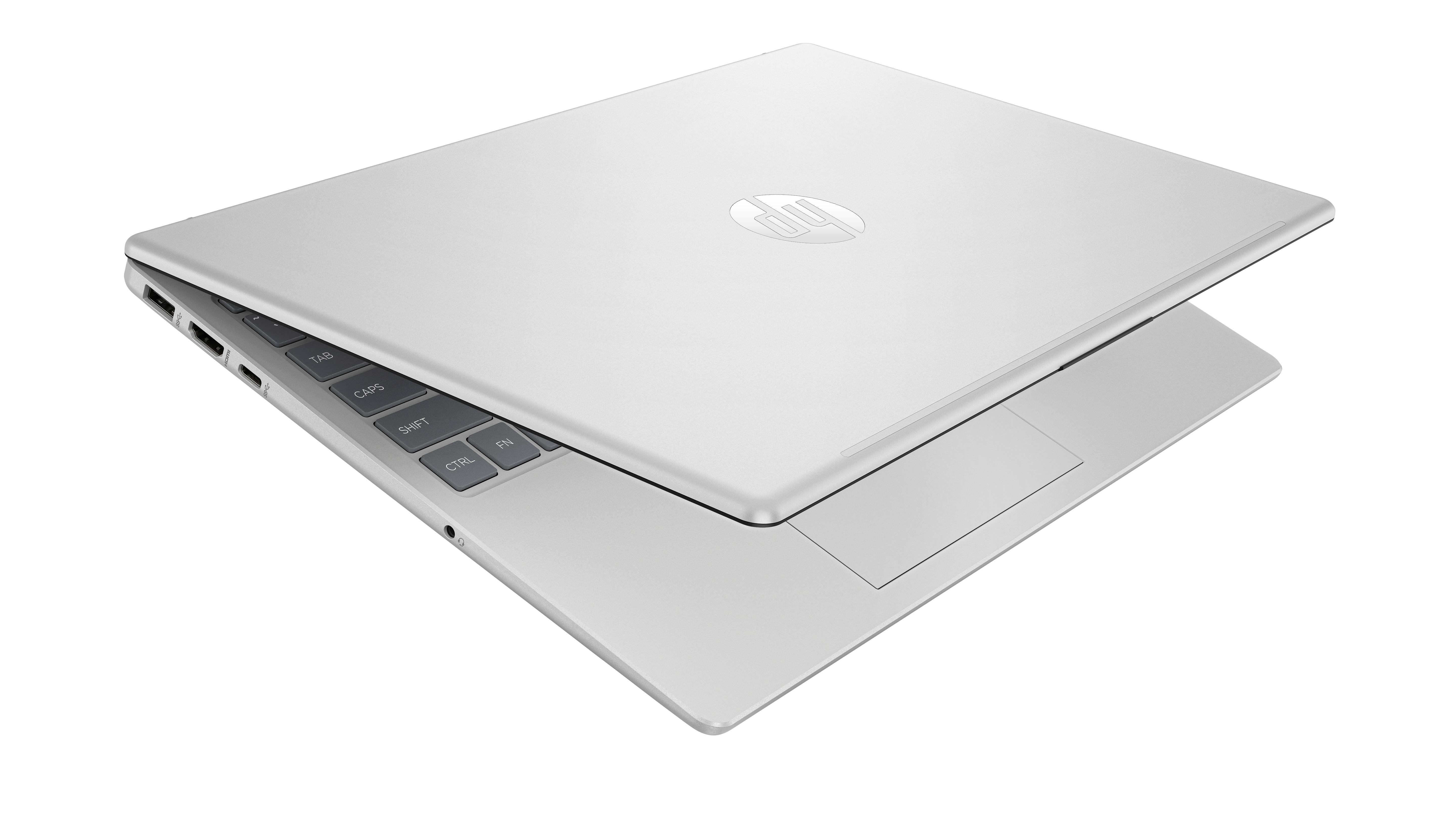 Silberner Laptop teilweise geöffnet. Die obere Abdeckung hat ein HP-Logo. Die Tastatur ist schwarz.