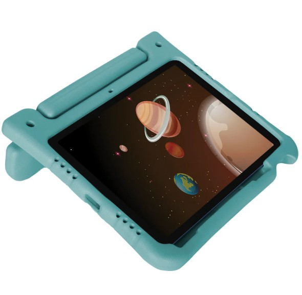 Koruyucu kılıf içinde uzay sahnesi gösteren turkuaz bir tablet.