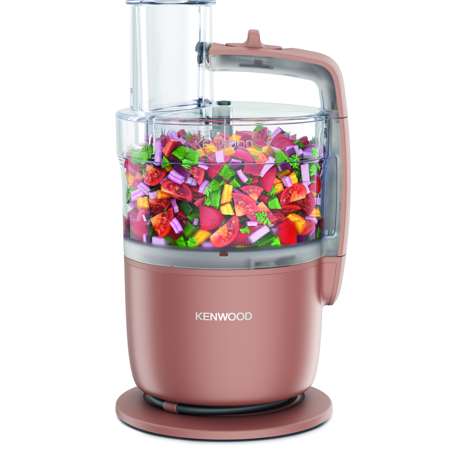 Un robot culinaire Kenwood or rose avec un récipient transparent rempli de légumes hachés.