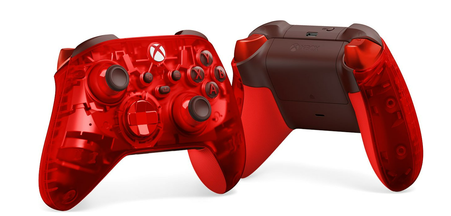 Zwei rote, durchscheinende Xbox-Controller. Einer zeigt nach vorne, der andere zeigt die Rückseite und die Tasten.