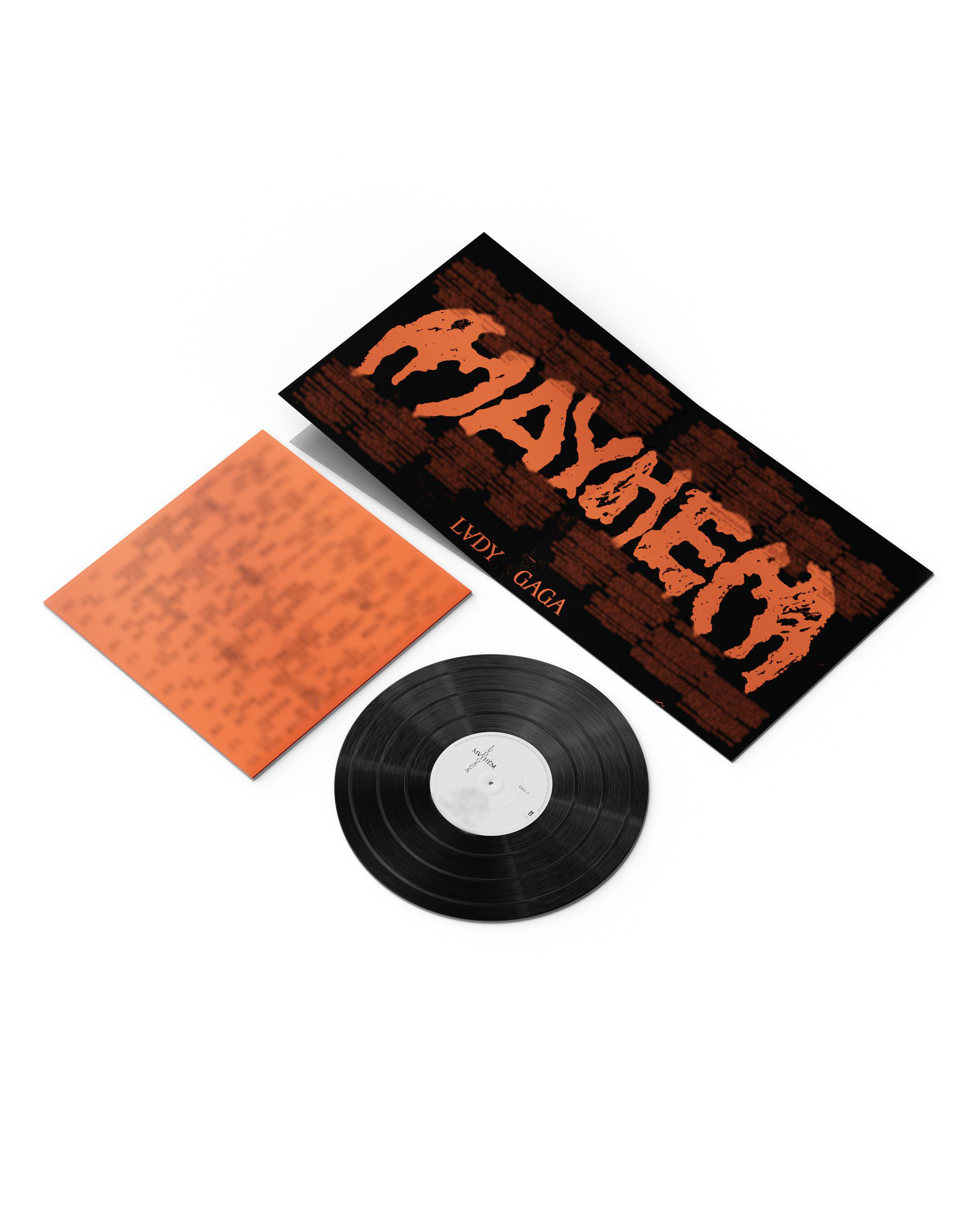 Schallplatte, Albumcover und Hülle auf Weiß. Albumcover mit orangenem Text.