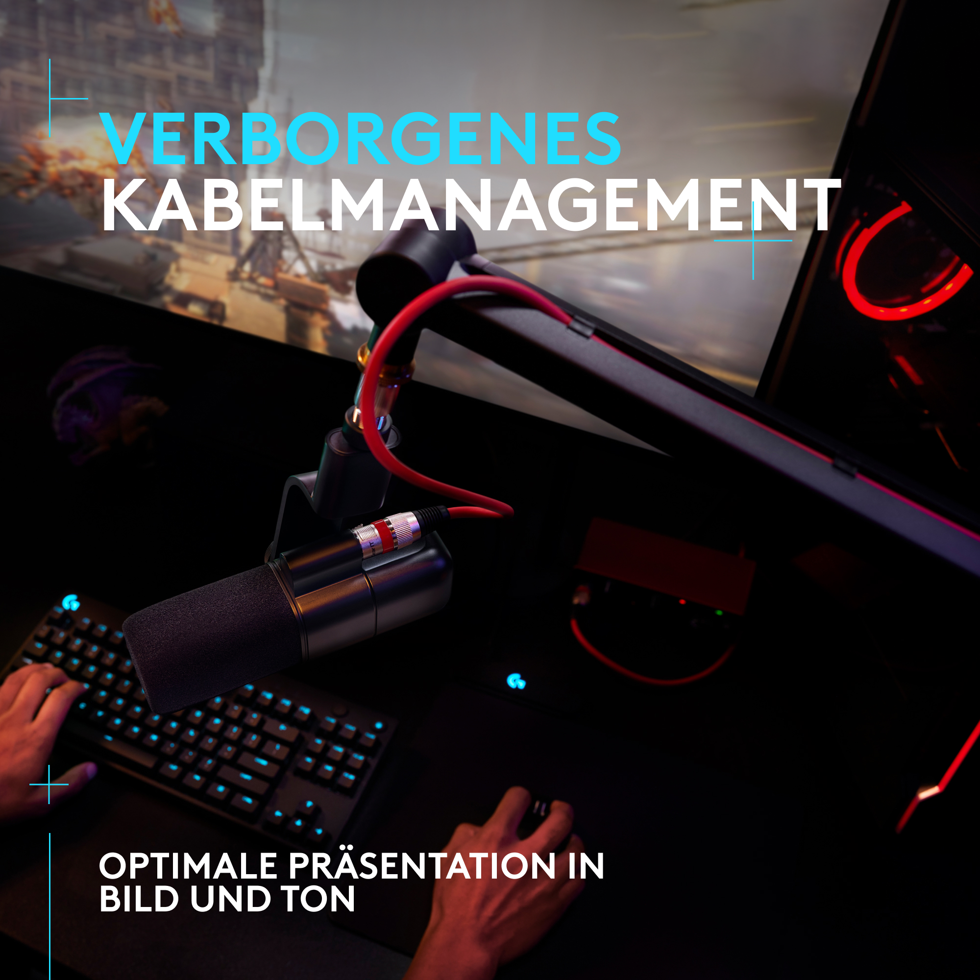Mikrofon-Setup mit Kabelmanagement. Tastatur und Monitor im Hintergrund.