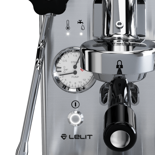 Espressomaschine, Nahaufnahme der Bedienelemente, metallisch.
