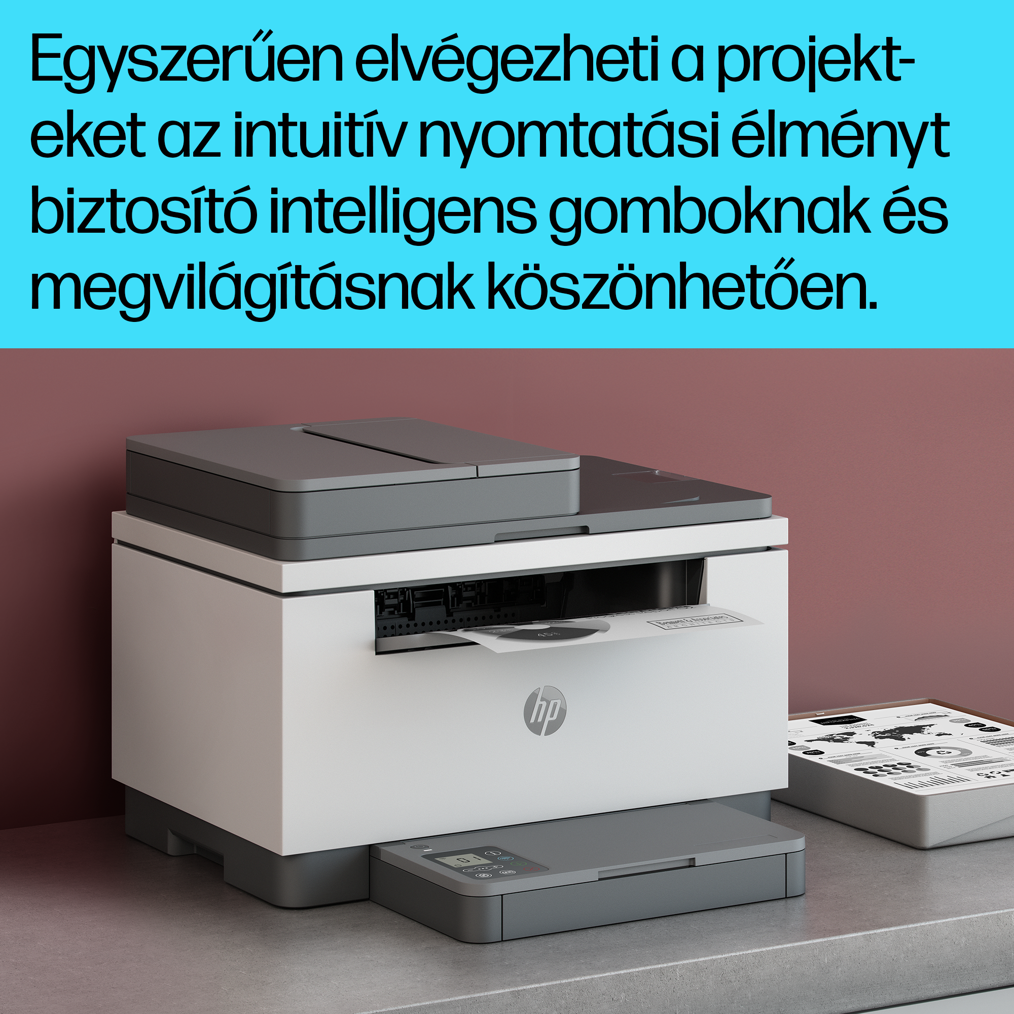 Fehér-szürke nyomtató papír kimeneti tálcával.