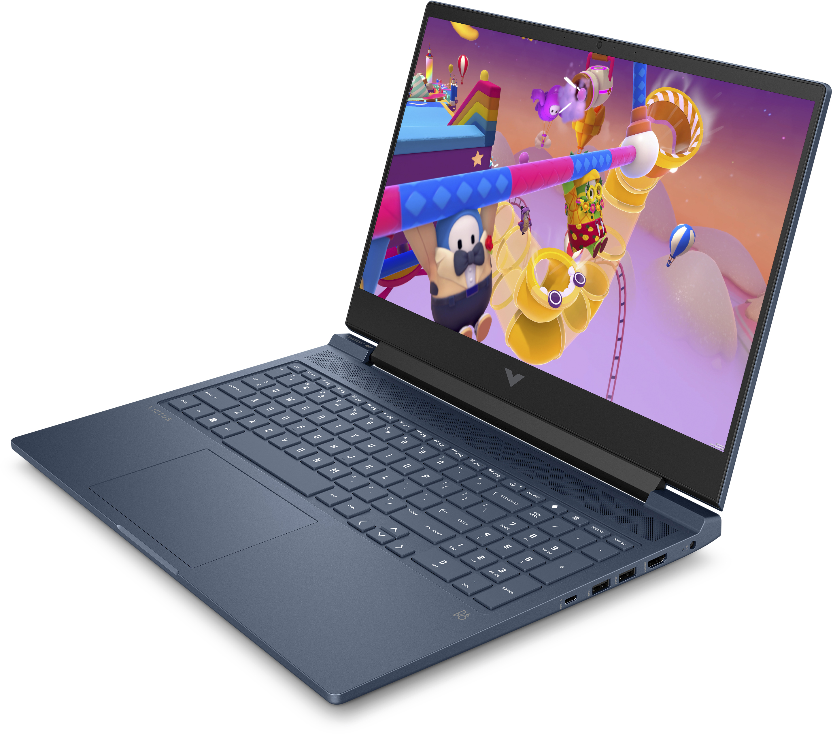 Kék laptop játékkal a képernyőn. A képernyő egy játék jelenetét mutatja.