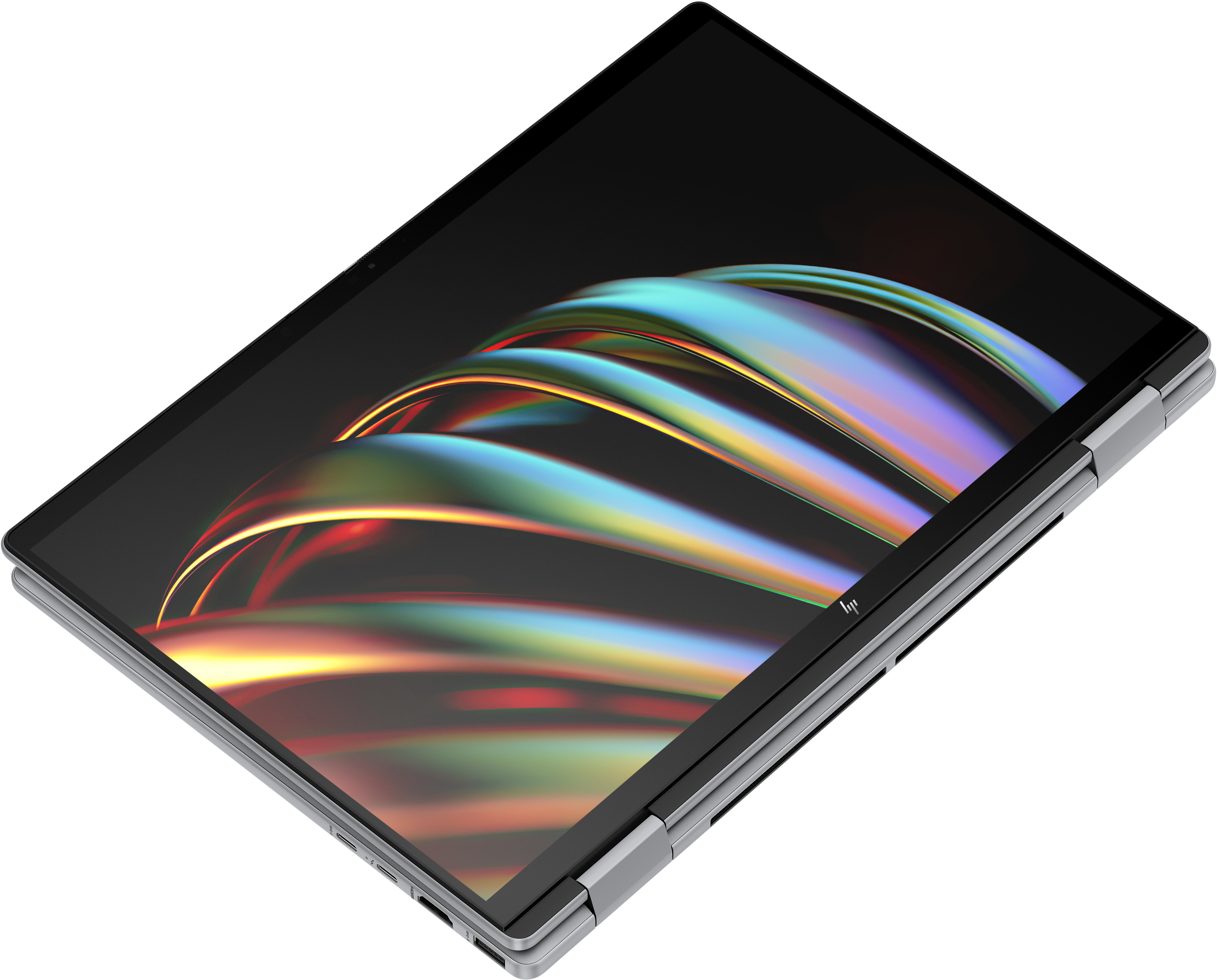 Ezüst laptop fekete képernyővel, színes absztrakt formákkal, nyitva, fehér felületen.