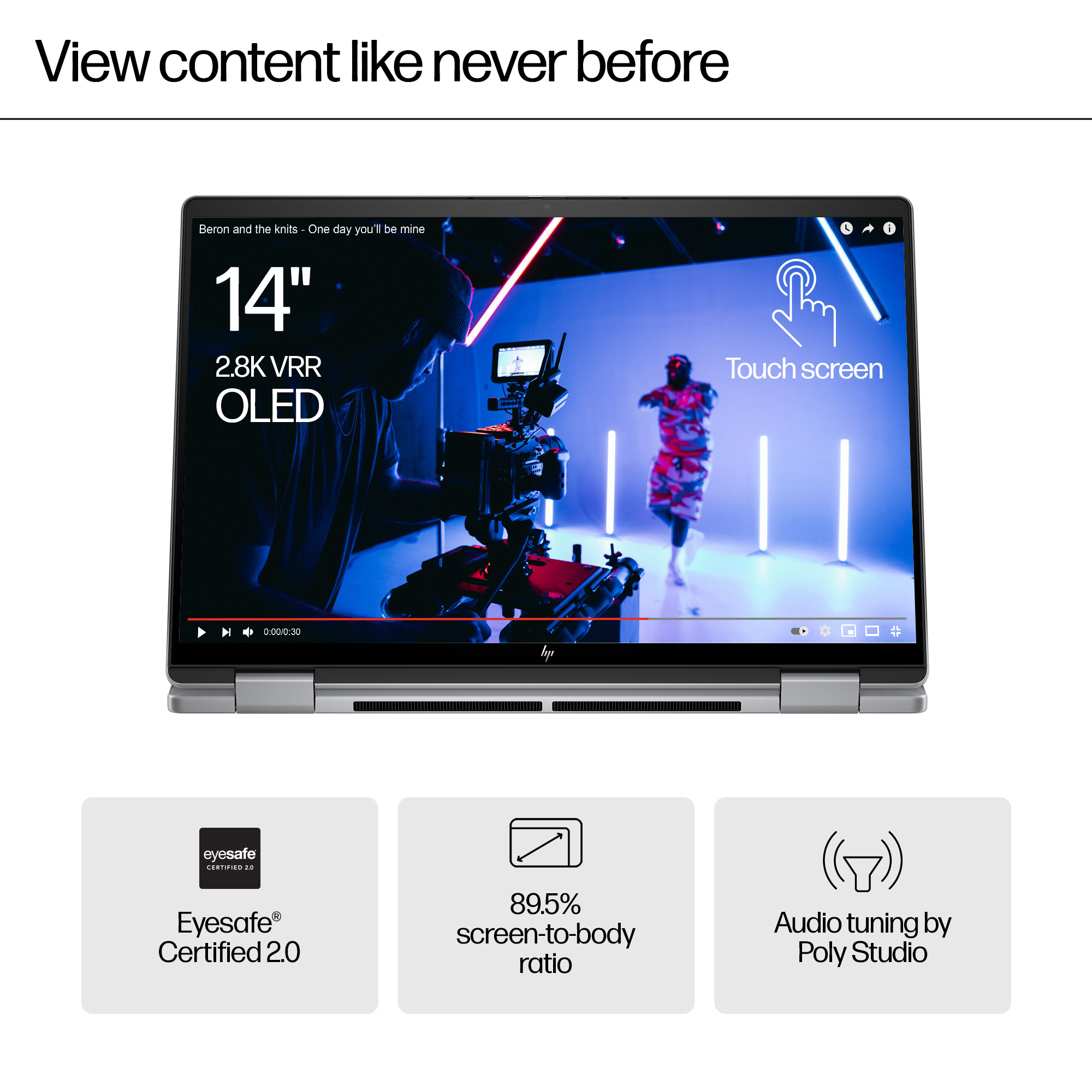 Laptop bekapcsolt képernyővel, videót mutat. Szöveg és ikonok alatta.