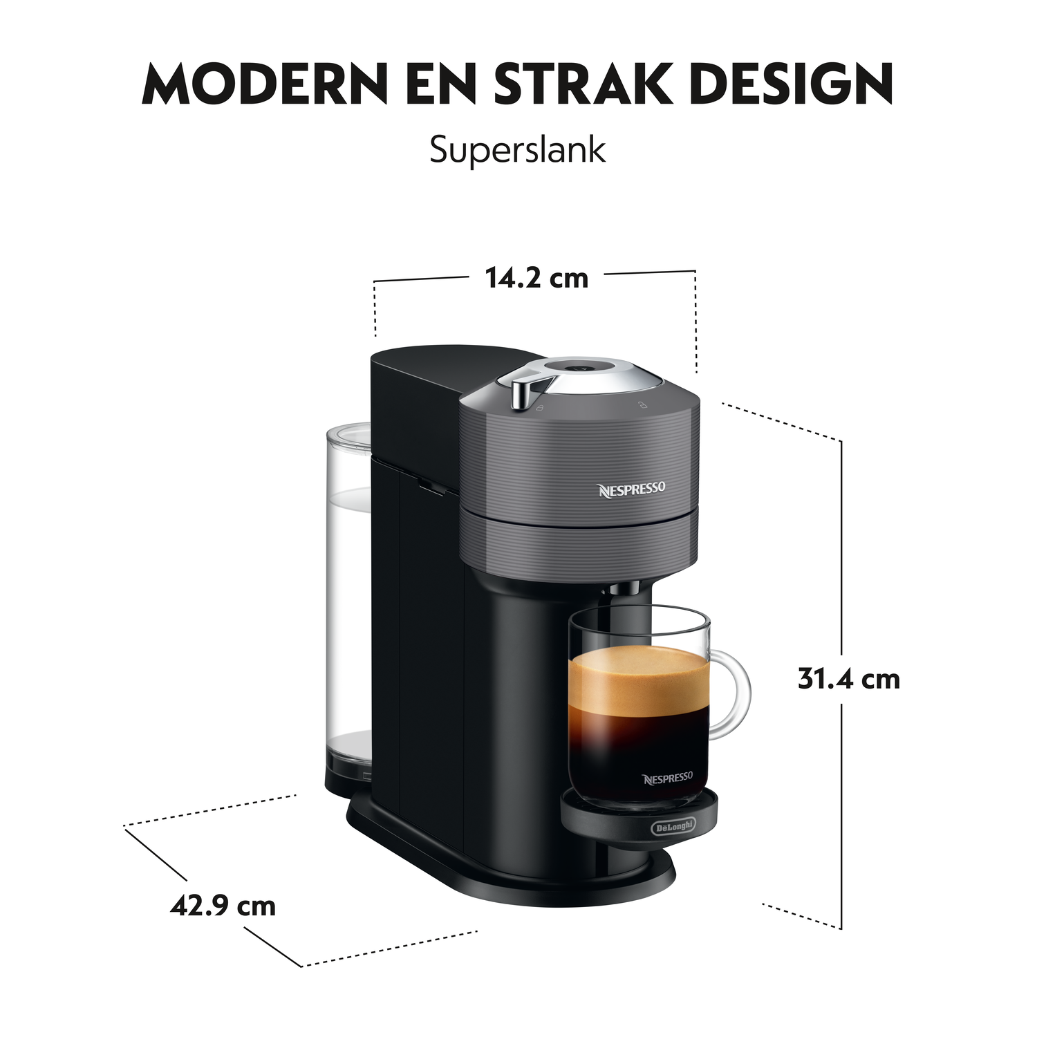Zwart-grijze Nespresso-koffiemachine met afmetingen, een glas koffie zichtbaar.