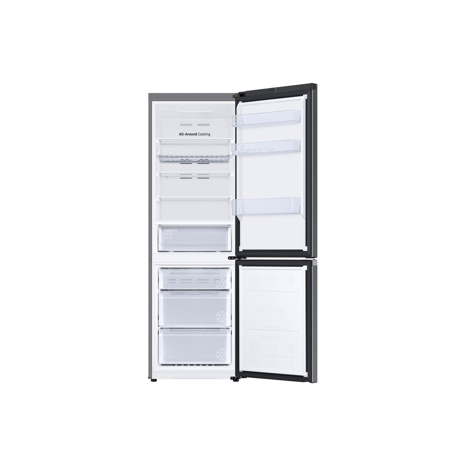 Een witte koelkast met de deur open. Binnenin bevinden zich planken, laden en voedsel.