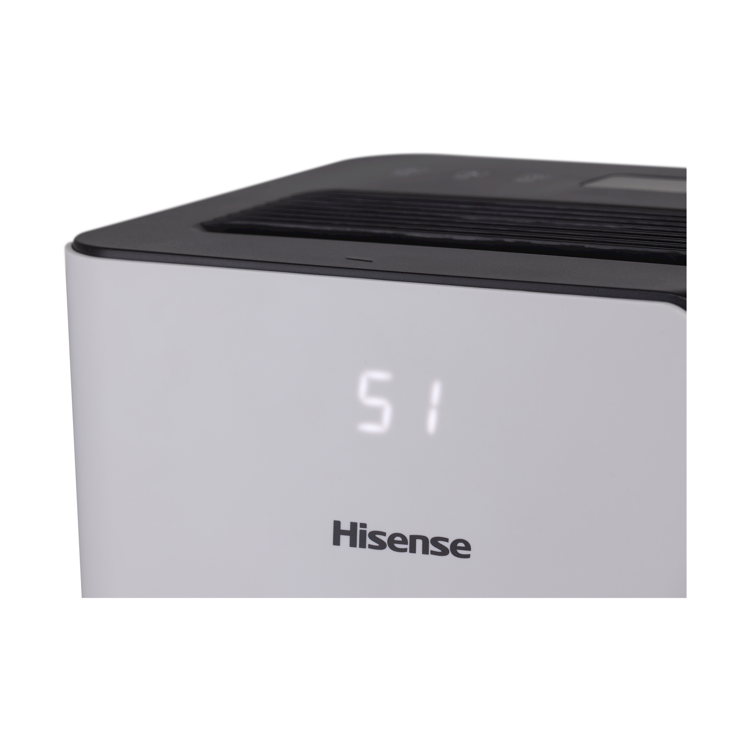 Primo piano di un condizionatore Hisense bianco con un display digitale che mostra il numero 51.
