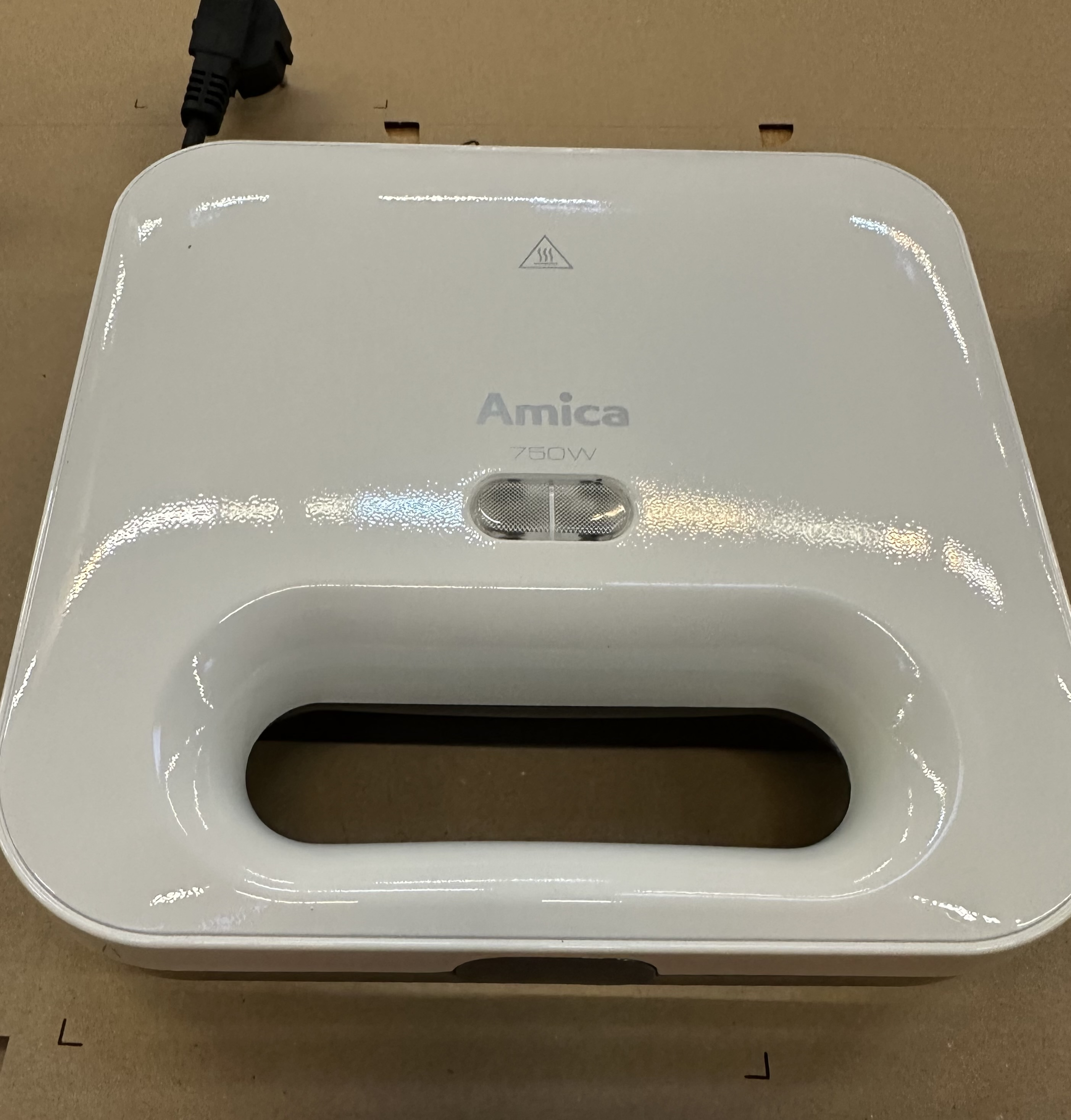 OUTLET - Opiekacz do kanapek AMICA SMK2011 Biały 750W