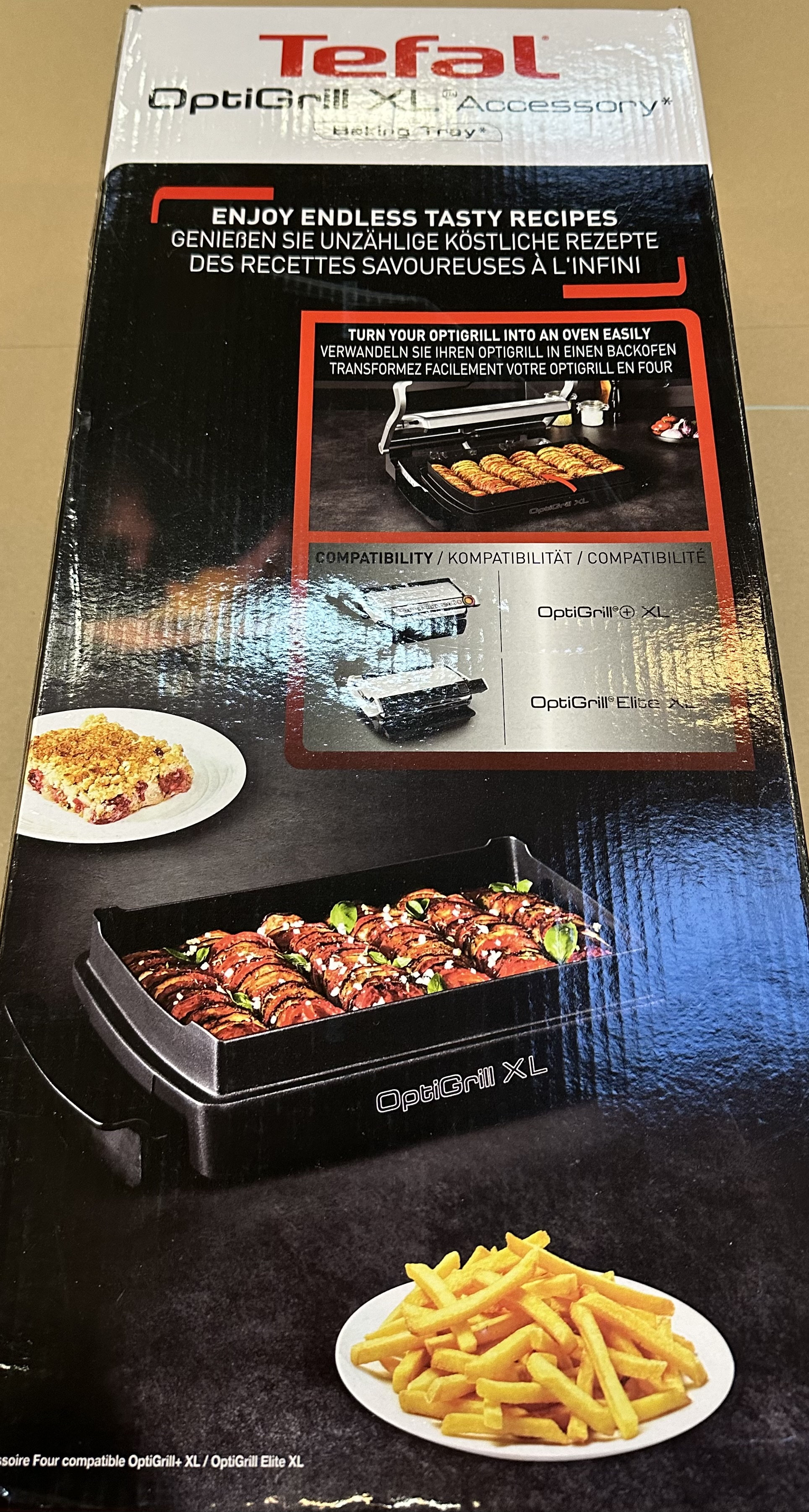 Taca do pieczenia Tefal OptiGrill XL z zapiekanką i frytkami.