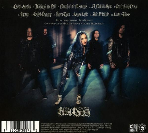 CD-Cover: Bandmitglieder auf dem Albumcover, mit dunklem Hintergrund.