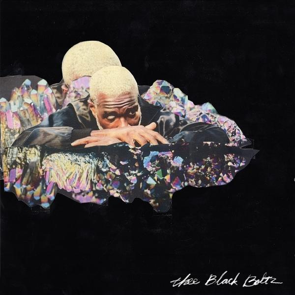 Albumcover mit einem Mann, der nach unten schaut, mit zwei Köpfen. Der Hintergrund ist schwarzer Glitzer.