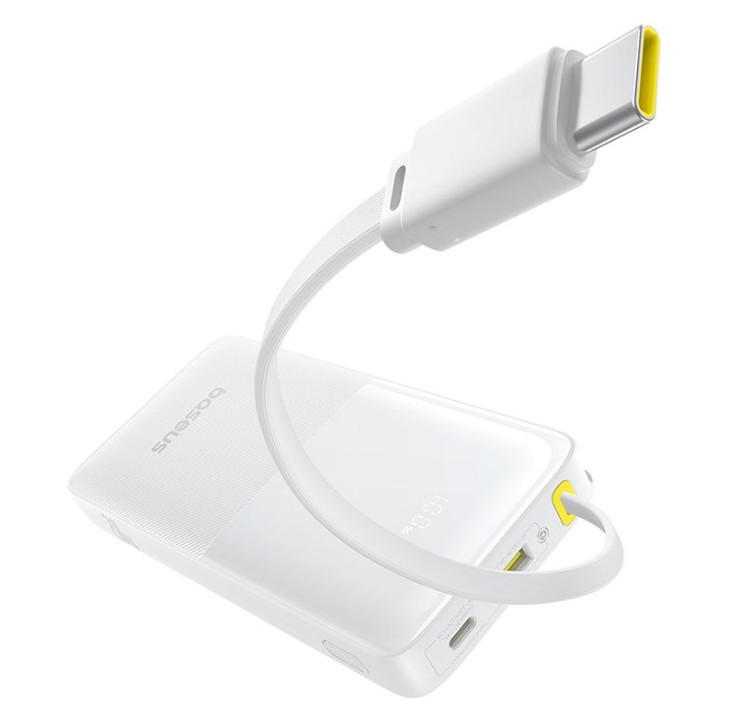 Beyaz bir arka plan üzerinde izole edilmiş, bağlı beyaz bir USB-C kablosu olan beyaz bir güç bankası.