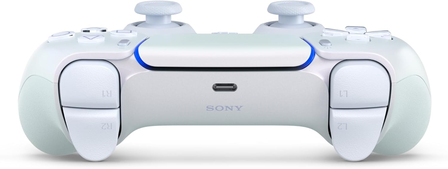 Vista trasera del mando PS5 blanco, con botones y el logo de Sony.