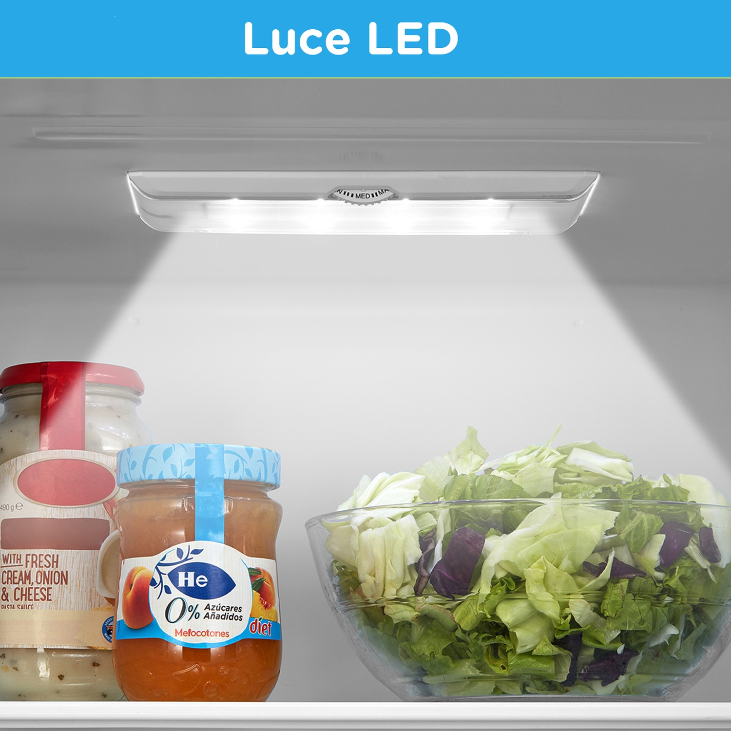 All'interno di un frigorifero con luce LED, che mostra gli alimenti.