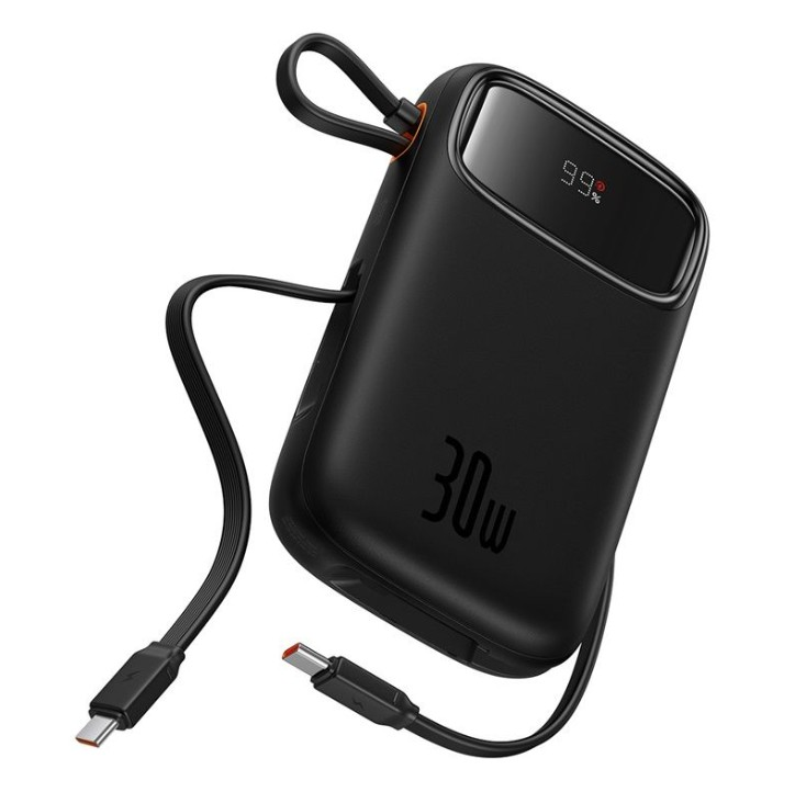 Siyah Baseus powerbank, kablo takılı, ekran %99'u gösteriyor.