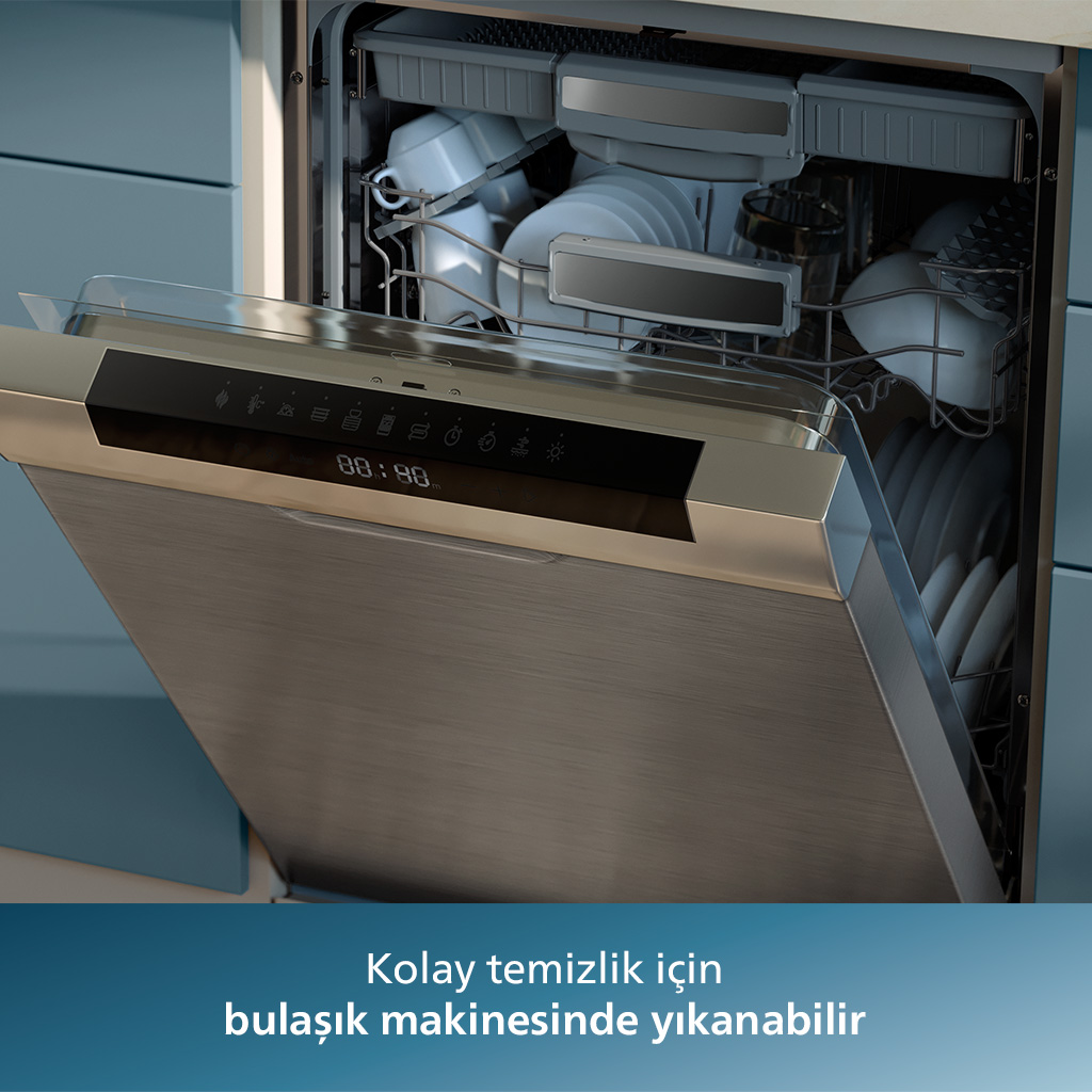 İçinde bulaşıklar olan açık bula şık makinesi. Paslanmaz çelik kapı. Arka planda mavi dolaplar.