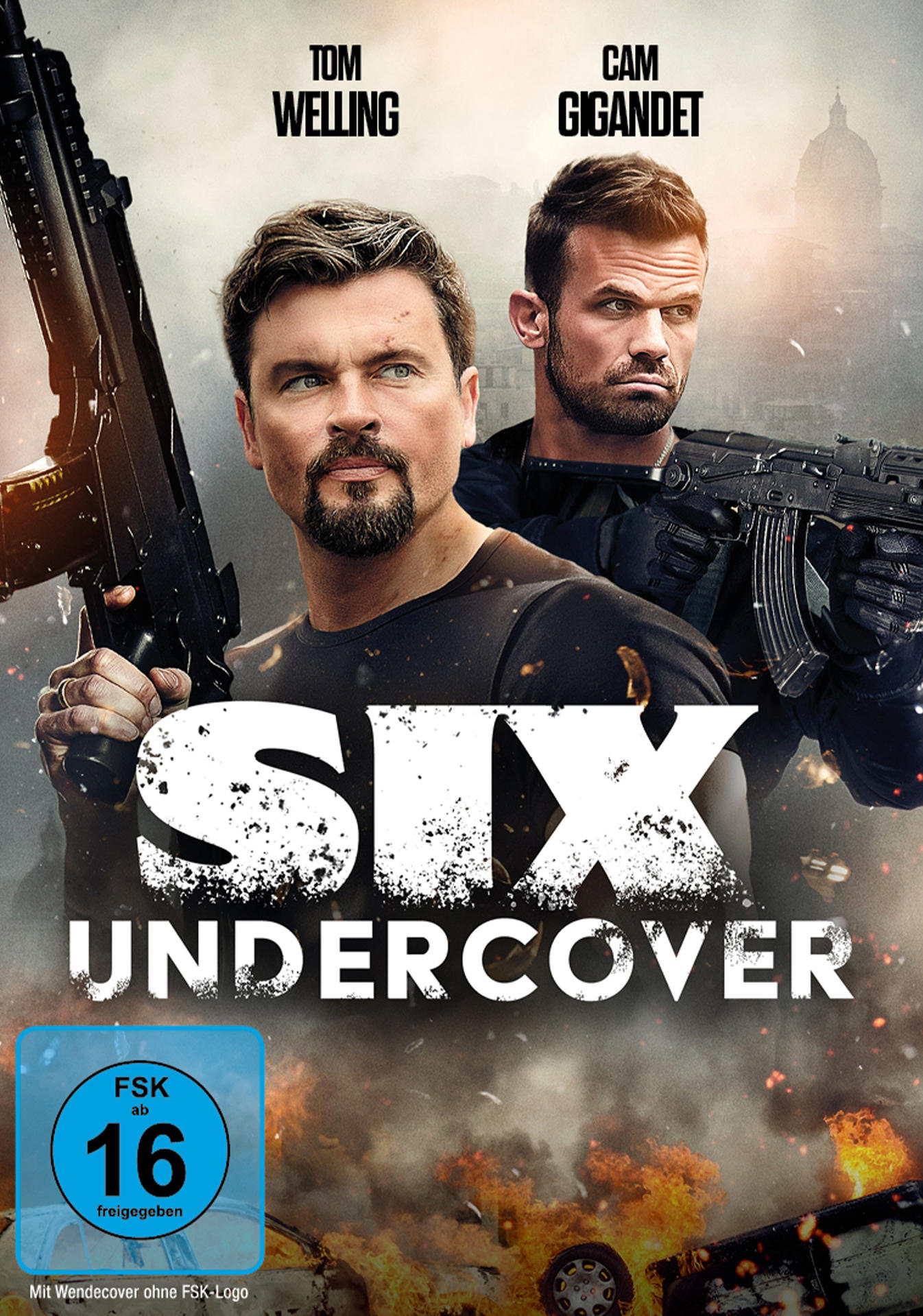 Filmposter 'Six Undercover'. Tom Welling und Cam Gigandet halten Waffen, schwarzer Hintergrund, Text.